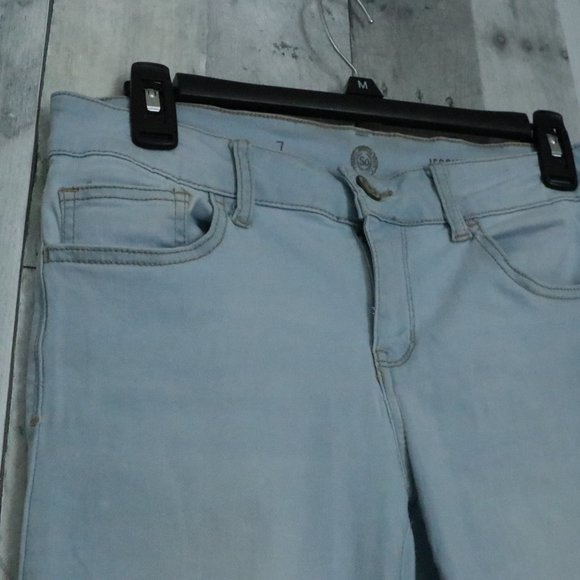SO | Juniors' Light Blue Wash Skinny Jeggings - Picture 7 of 8
